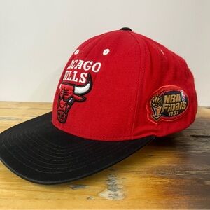Vintage Chicago Bulls NBA Finals 1997 Hat SnapBack Mitchell & Ness Red Black